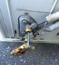 高圧側弁の閉め方